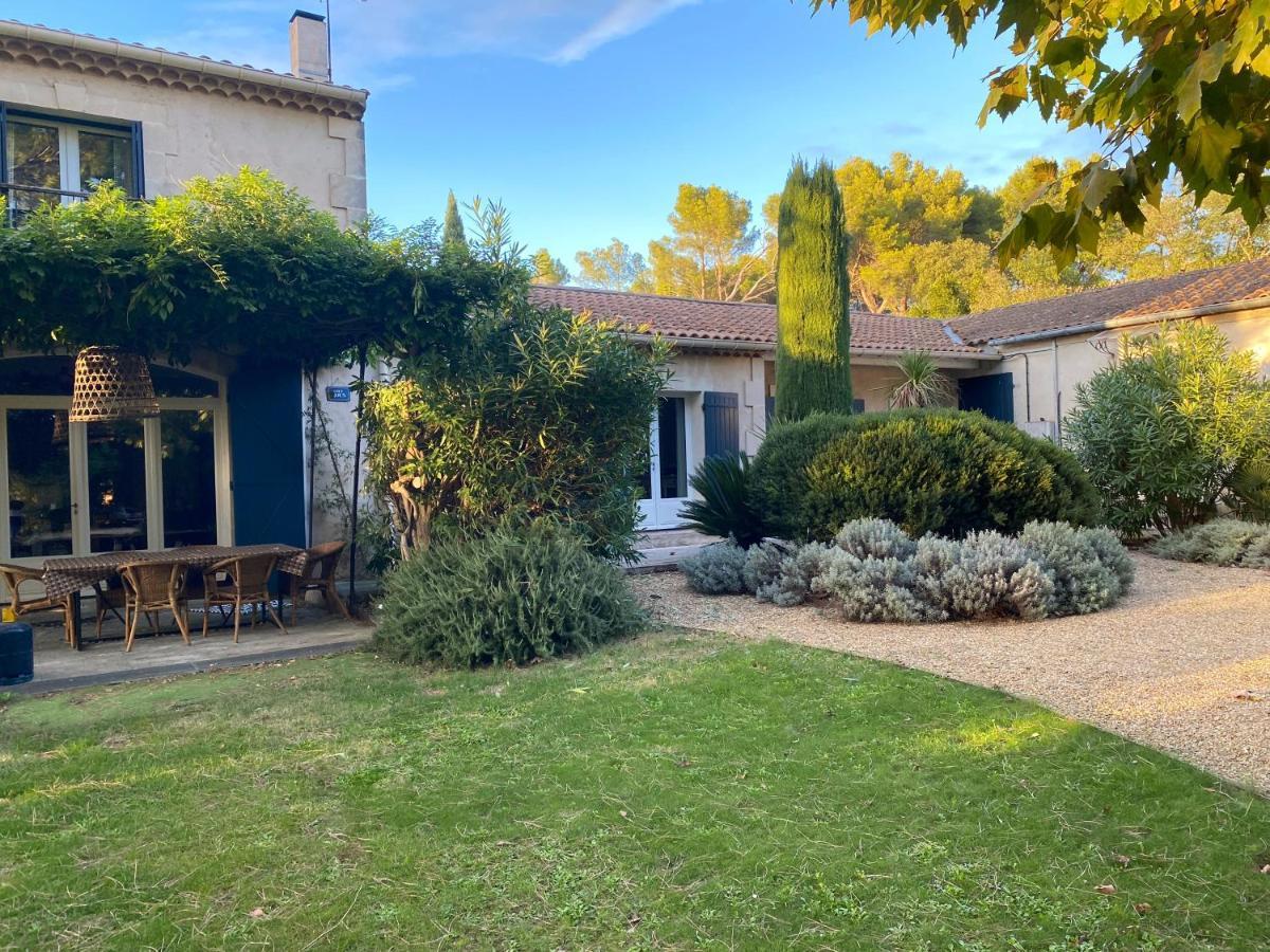 Mas La Pauline Gites De Charme & Roulotte Saint-Rémy-de-Provence Exterior photo